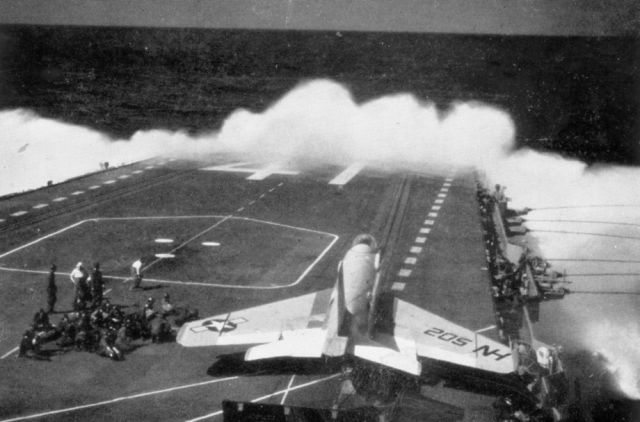 Great Photos of Navy Ships in the Middle of the Ocean