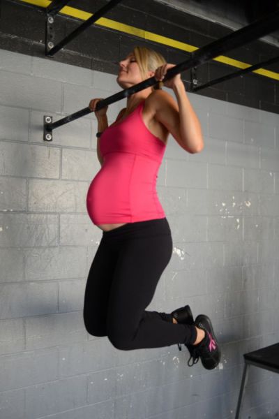 Pregnancy Can’t Stop This Woman from Weightlifting