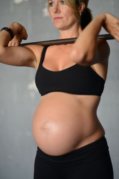 Pregnancy Can’t Stop This Woman from Weightlifting