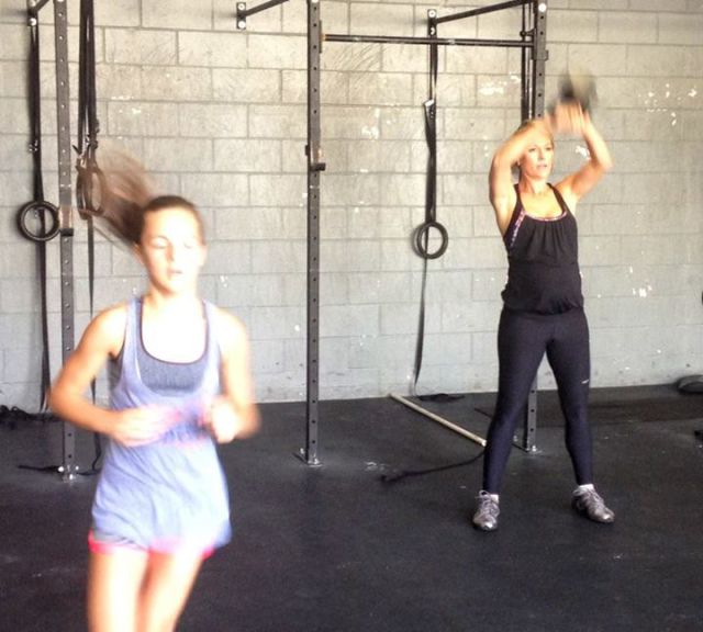 Pregnancy Can’t Stop This Woman from Weightlifting