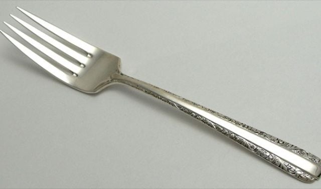 Bizarre Food Etiquette Rules You Need to Know