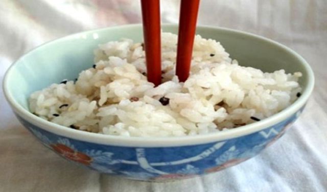 Bizarre Food Etiquette Rules You Need to Know