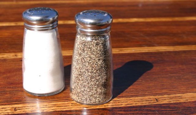 Bizarre Food Etiquette Rules You Need to Know