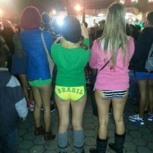 Girls of the No Pants Subway Ride 2014