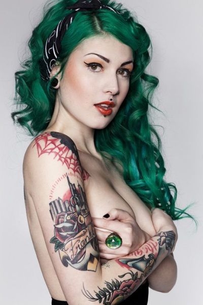 Hot Ladies Who Like Their Ink