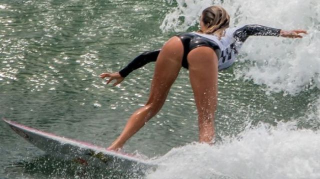 Gorgeous Pics of Surfer and Bikini Model Alana Blanchard