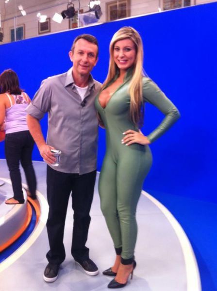 The Beautiful Brazilian Auto Show Girls Don’t Disappoint