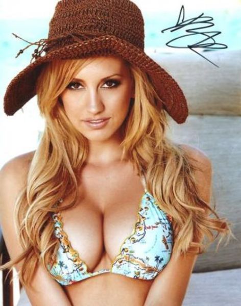 Charlie Sheen’s Porn Star Fiancé Brett Rossi