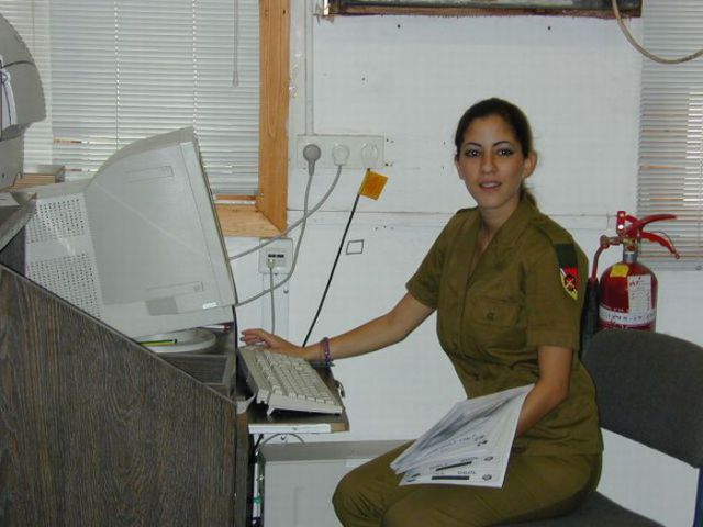 Some of the Hot Israeli Girls in Arms