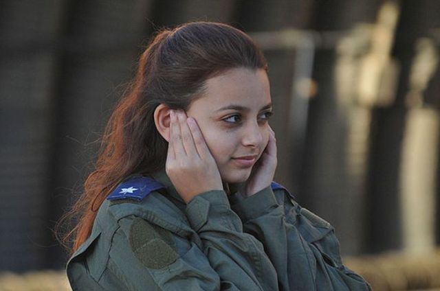 Some of the Hot Israeli Girls in Arms