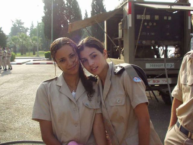 Some of the Hot Israeli Girls in Arms
