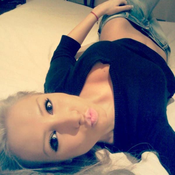 Hot Girls Rock Out with Their Denims On