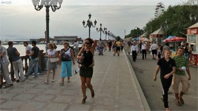 Sexy Ladies Get Caught on Google Street View