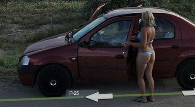 Sexy Ladies Get Caught on Google Street View