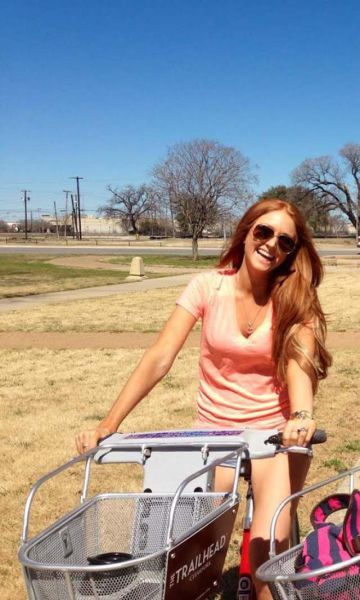 Bike Riding Babes Deserve Two Thumbs Up