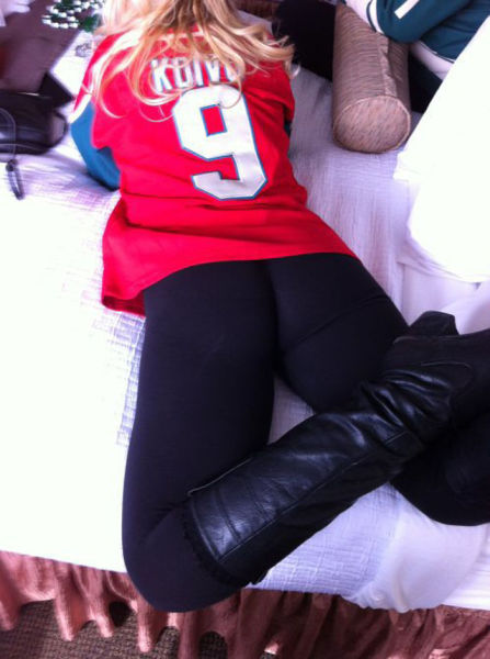 Girls Look Yummier in Yoga Pants