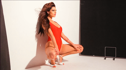 Kelly Brooks Sizzles in Sexy GIFs