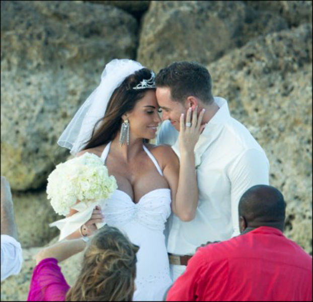 The Bride with the Eye-Catching Chest