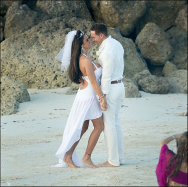 The Bride with the Eye-Catching Chest