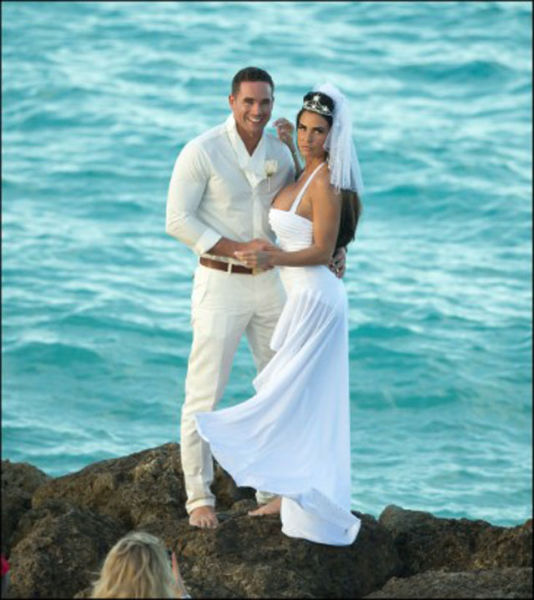 The Bride with the Eye-Catching Chest