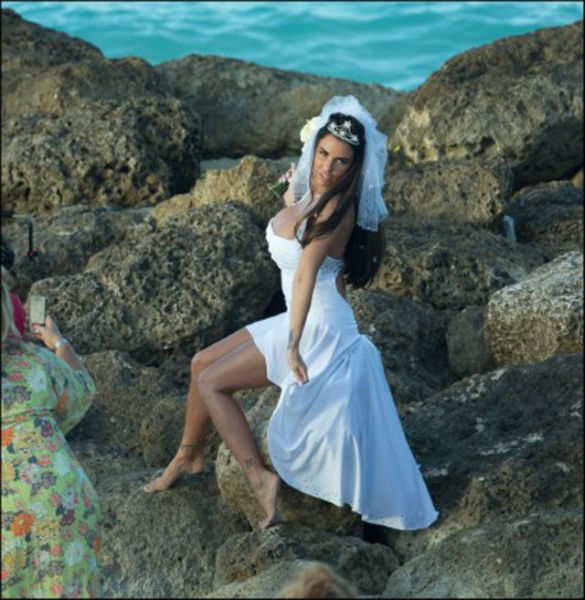 The Bride with the Eye-Catching Chest