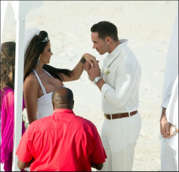 The Bride with the Eye-Catching Chest