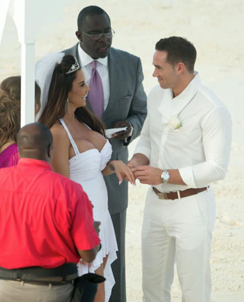 The Bride with the Eye-Catching Chest