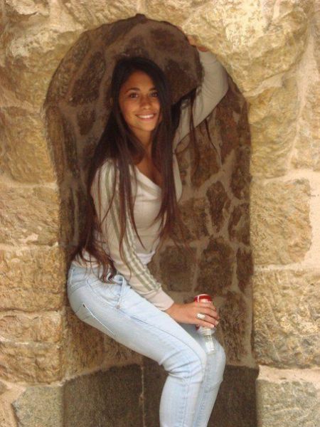 The Beautiful Wife of the World’s Highest Paid Football Star