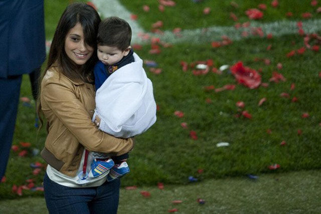 The Beautiful Wife of the World’s Highest Paid Football Star