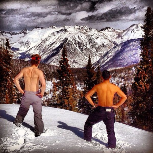 Topless Holiday Snaps Are the Newest Internet Trend