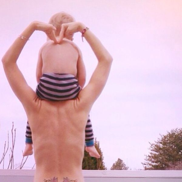 Topless Holiday Snaps Are the Newest Internet Trend