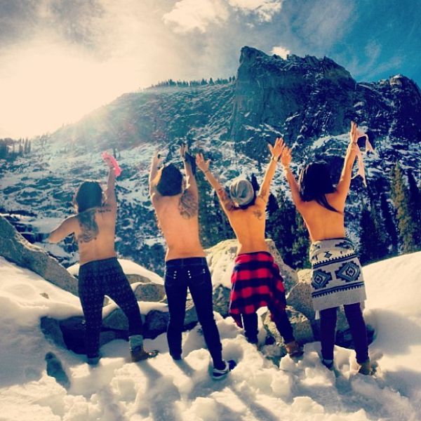 Topless Holiday Snaps Are the Newest Internet Trend