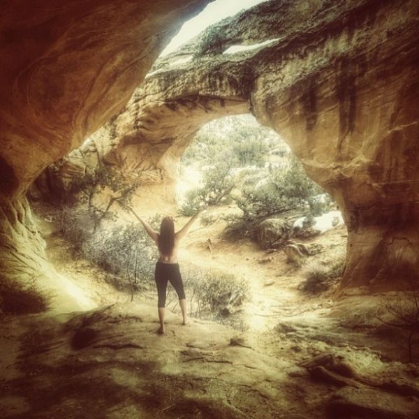 Topless Holiday Snaps Are the Newest Internet Trend