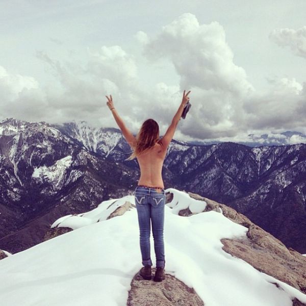 Topless Holiday Snaps Are the Newest Internet Trend