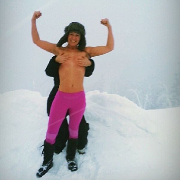 Topless Holiday Snaps Are the Newest Internet Trend