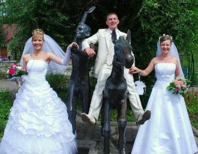 Ridiculous and Funny Wedding Photos