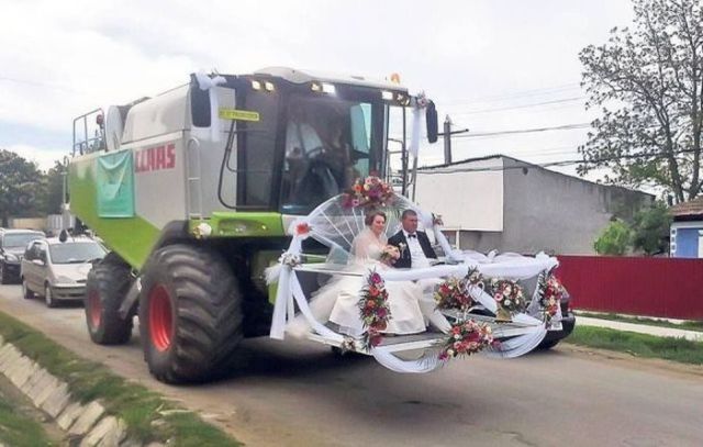 Ridiculous and Funny Wedding Photos