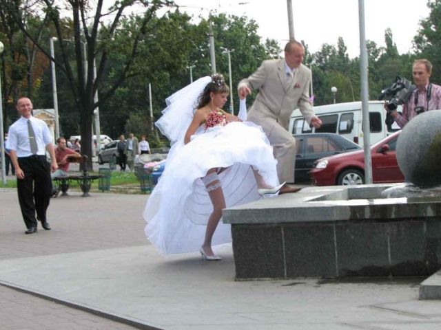 Ridiculous and Funny Wedding Photos