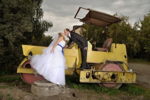 Ridiculous and Funny Wedding Photos
