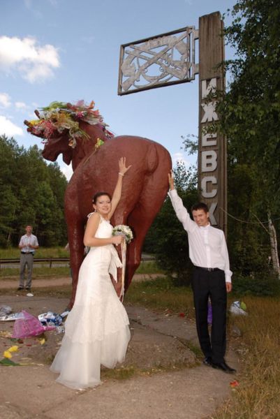 Ridiculous and Funny Wedding Photos