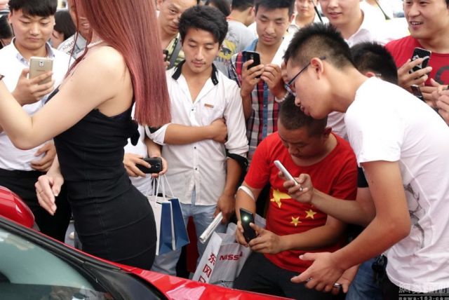 Men Don’t Really Visit Auto Shows for the Cars