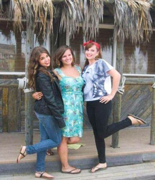Amusing Examples of Classic T-Shirt Photobombing
