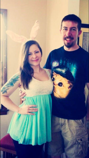 Amusing Examples of Classic T-Shirt Photobombing