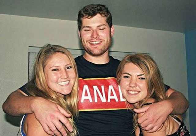 Amusing Examples of Classic T-Shirt Photobombing