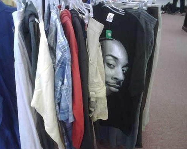 Amusing Examples of Classic T-Shirt Photobombing