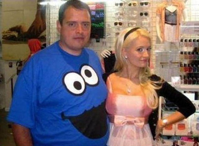 Amusing Examples of Classic T-Shirt Photobombing