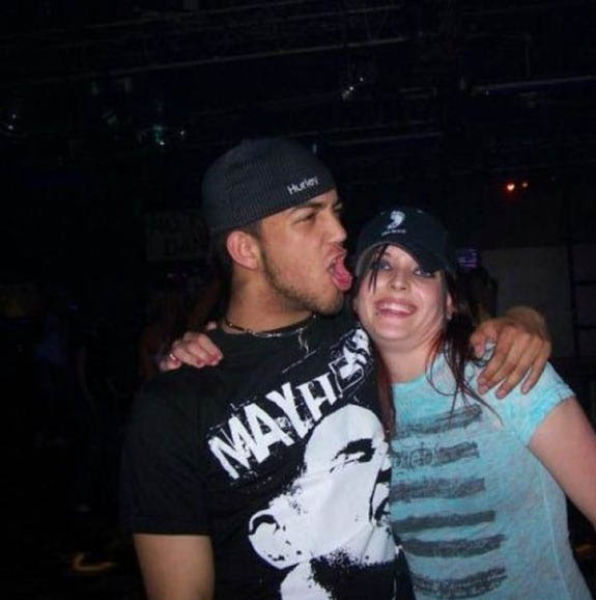 Amusing Examples of Classic T-Shirt Photobombing