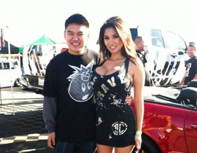 Amusing Examples of Classic T-Shirt Photobombing