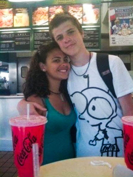 Amusing Examples of Classic T-Shirt Photobombing