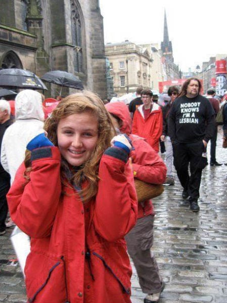 Amusing Examples of Classic T-Shirt Photobombing